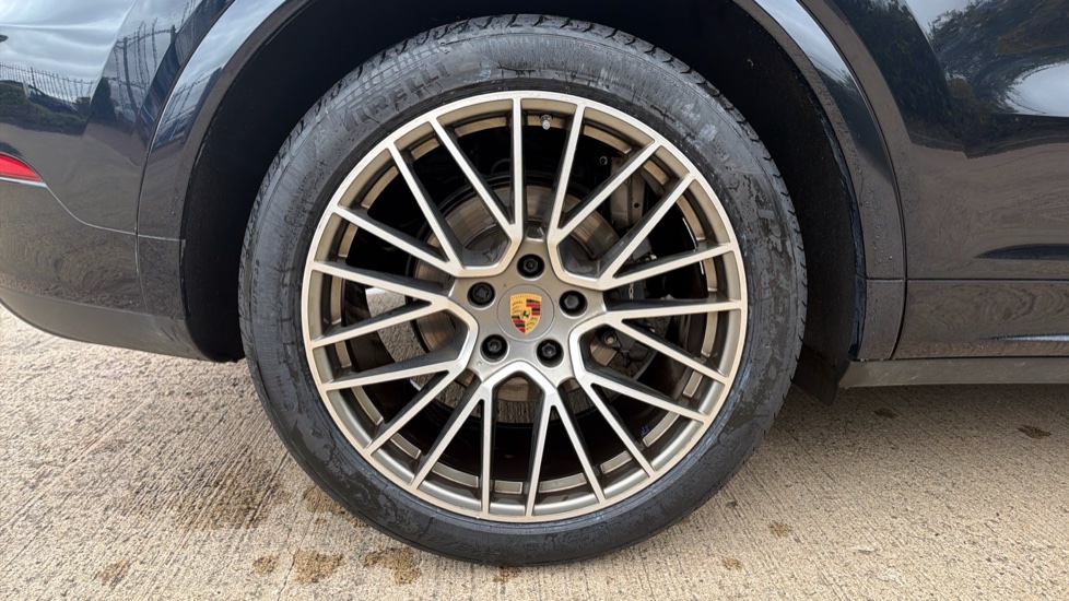 Porsche Cayenne Platinum Edition 5dr Tiptronic S Petrol Estate - Image 52