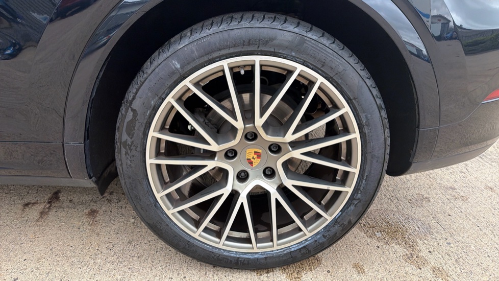 Porsche Cayenne Platinum Edition 5dr Tiptronic S Petrol Estate - Image 53