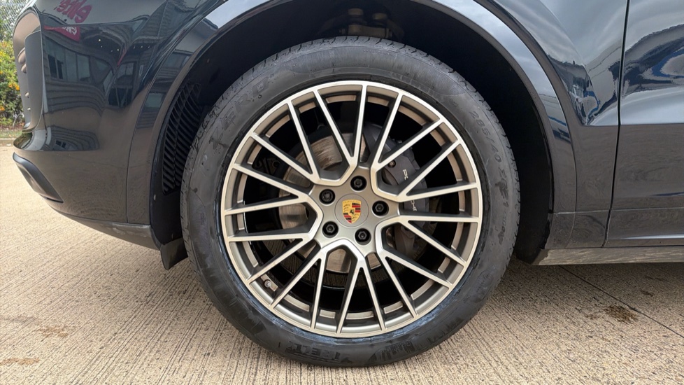 Porsche Cayenne Platinum Edition 5dr Tiptronic S Petrol Estate - Image 54