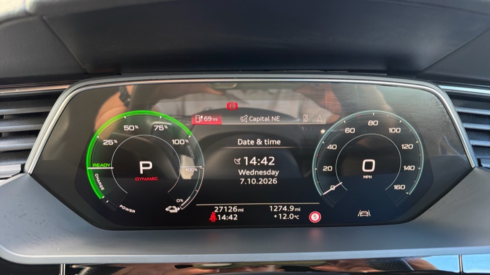 Audi Q8 250kW 50 Quattro 95kWh S Line 5dr Auto Electric Estate - Image 9