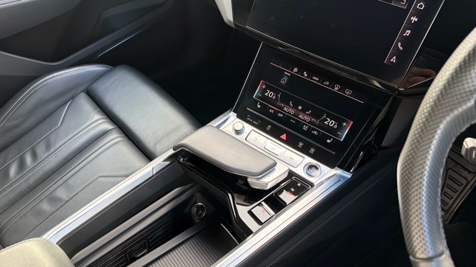 Audi Q8 250kW 50 Quattro 95kWh S Line 5dr Auto Electric Estate - Image 10