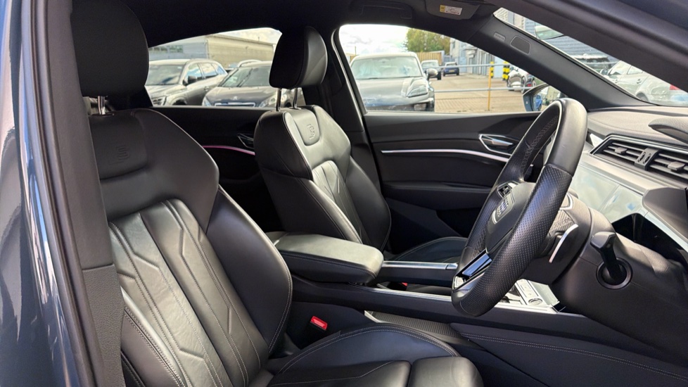 Audi Q8 250kW 50 Quattro 95kWh S Line 5dr Auto Electric Estate - Image 11