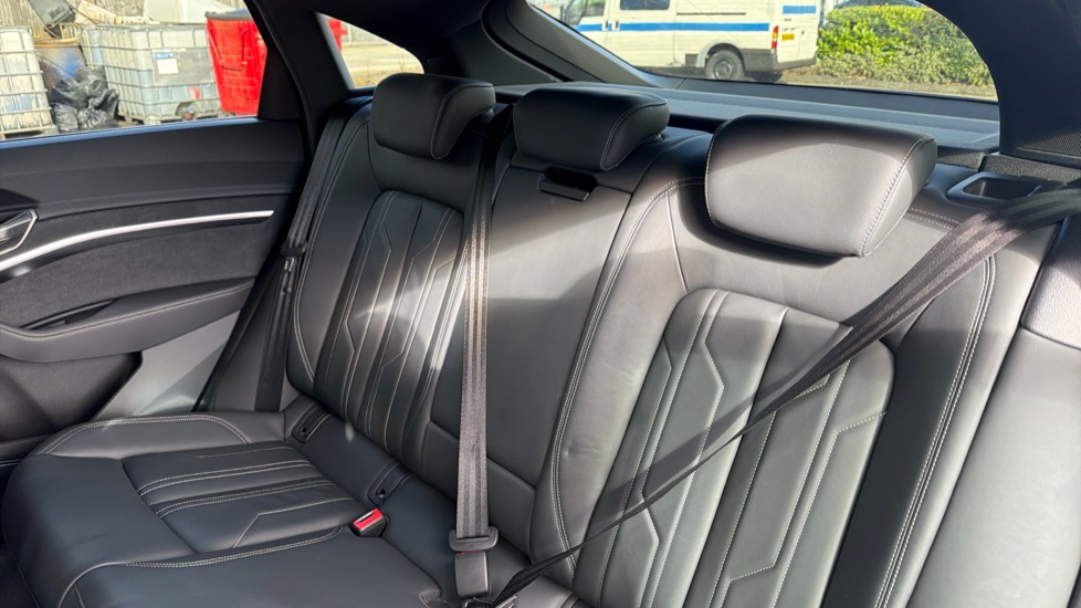 Audi Q8 250kW 50 Quattro 95kWh S Line 5dr Auto Electric Estate - Image 12