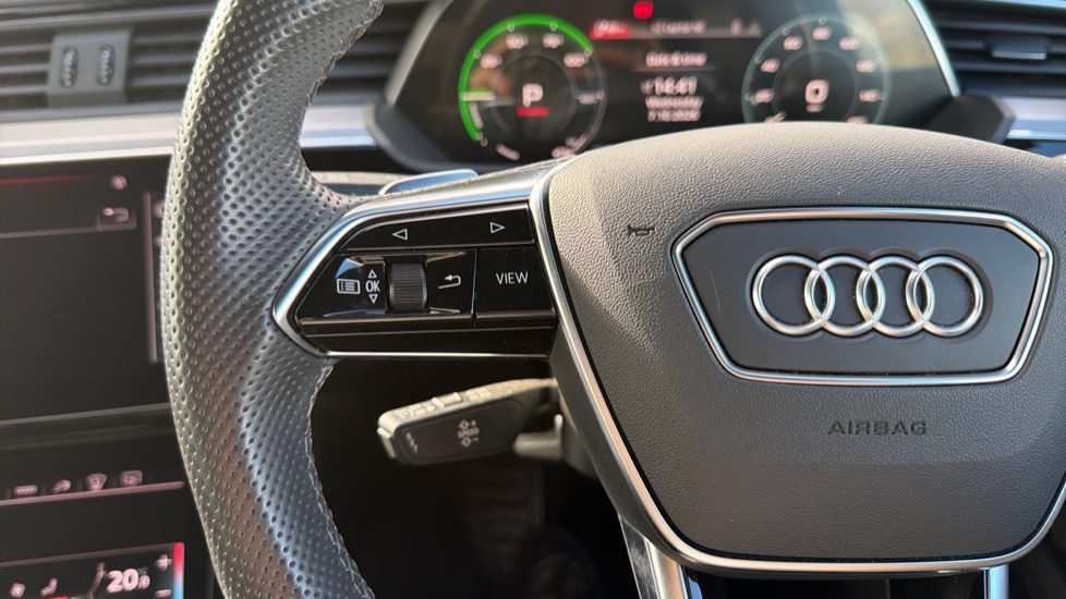 Audi Q8 250kW 50 Quattro 95kWh S Line 5dr Auto Electric Estate - Image 17