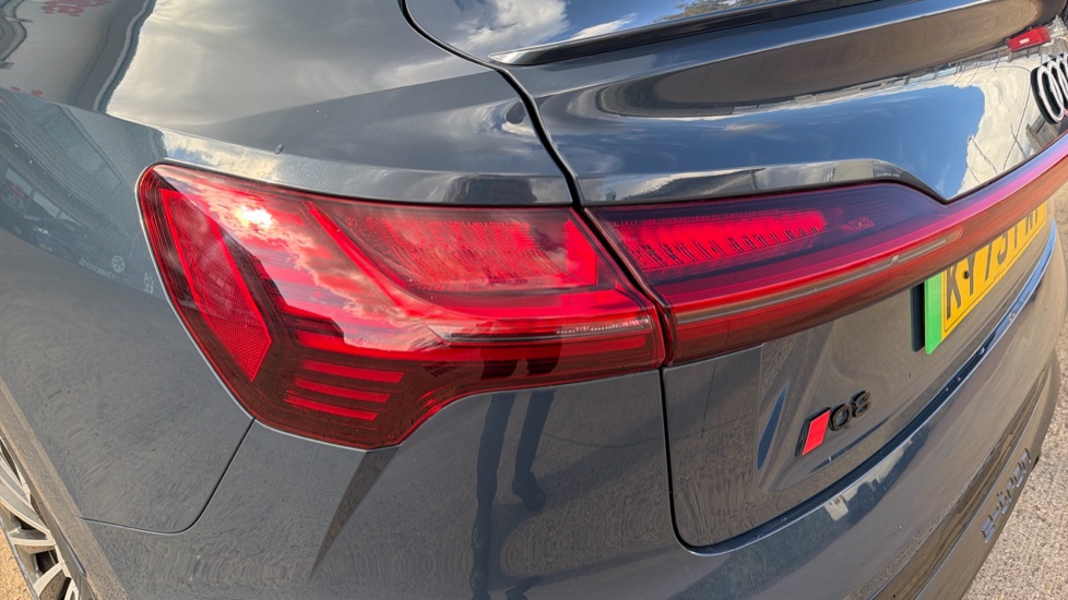 Audi Q8 250kW 50 Quattro 95kWh S Line 5dr Auto Electric Estate - Image 29
