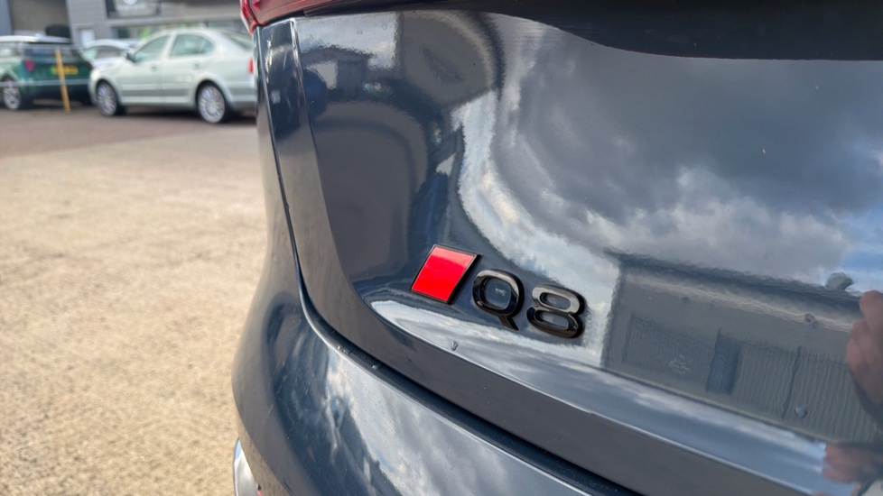 Audi Q8 250kW 50 Quattro 95kWh S Line 5dr Auto Electric Estate - Image 30
