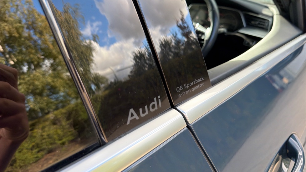 Audi Q8 250kW 50 Quattro 95kWh S Line 5dr Auto Electric Estate - Image 33