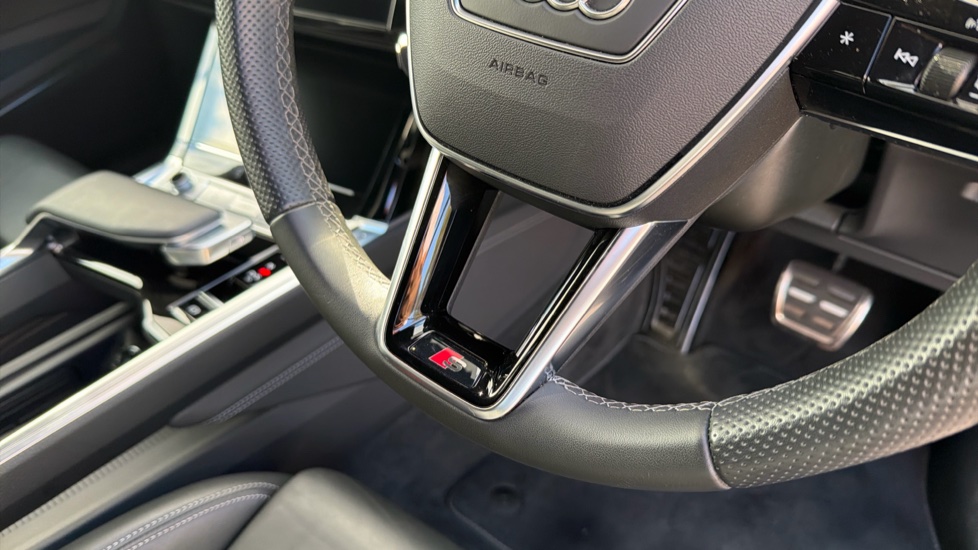 Audi Q8 250kW 50 Quattro 95kWh S Line 5dr Auto Electric Estate - Image 38