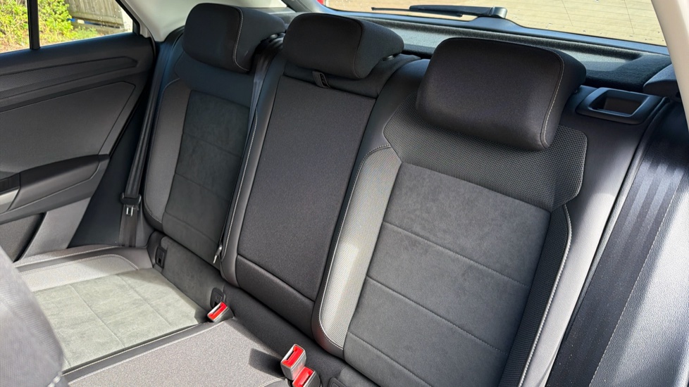 Volkswagen T-Roc 1.5 TSI Style 5dr Petrol Hatchback - Image 12