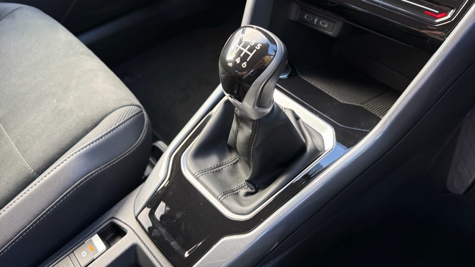 Volkswagen T-Roc 1.5 TSI Style 5dr Petrol Hatchback - Image 19