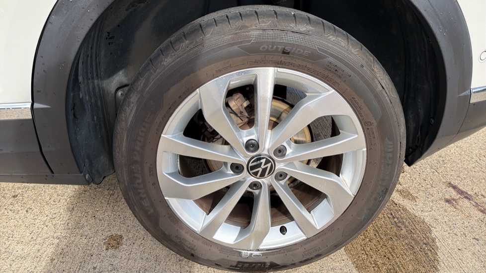 Volkswagen T-Roc 1.5 TSI Style 5dr Petrol Hatchback - Image 27