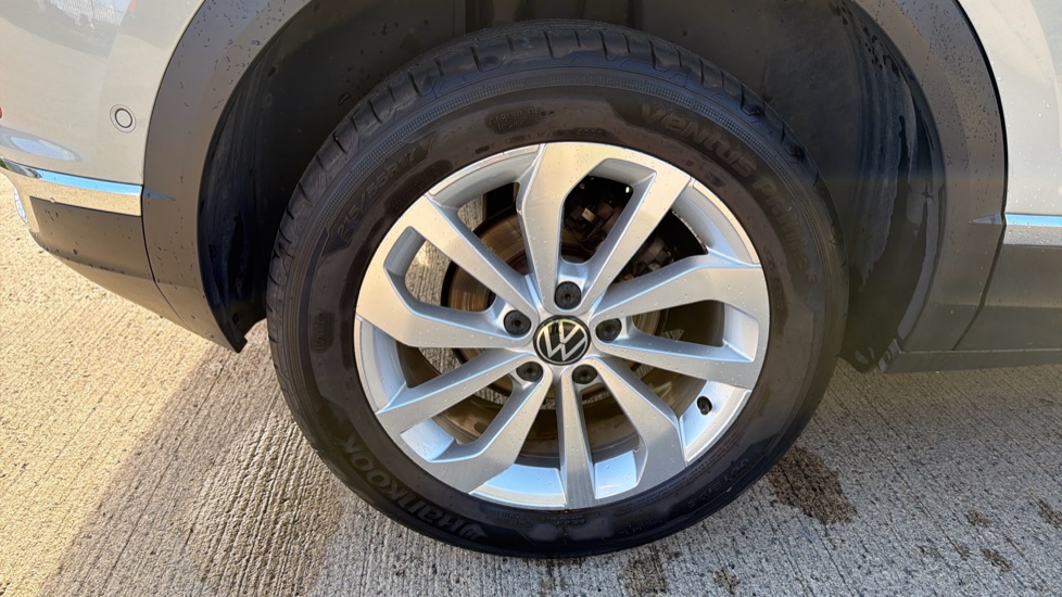 Volkswagen T-Roc 1.5 TSI Style 5dr Petrol Hatchback - Image 30
