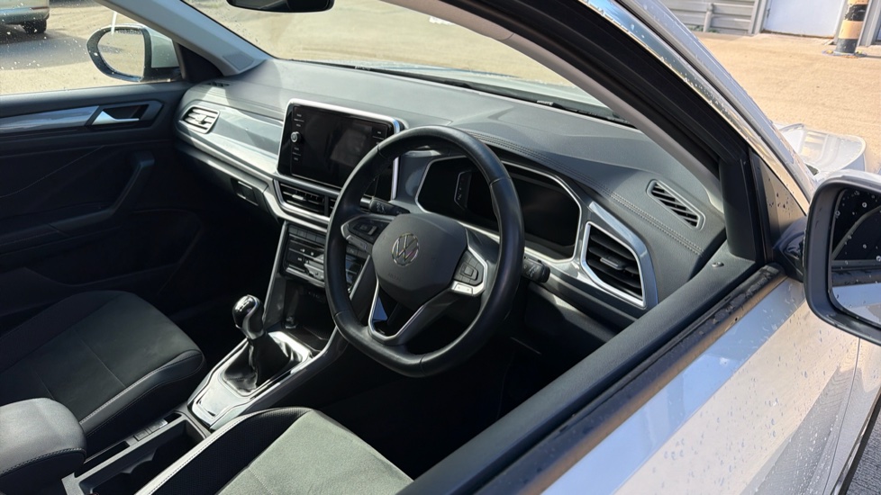 Volkswagen T-Roc 1.5 TSI Style 5dr Petrol Hatchback - Image 31
