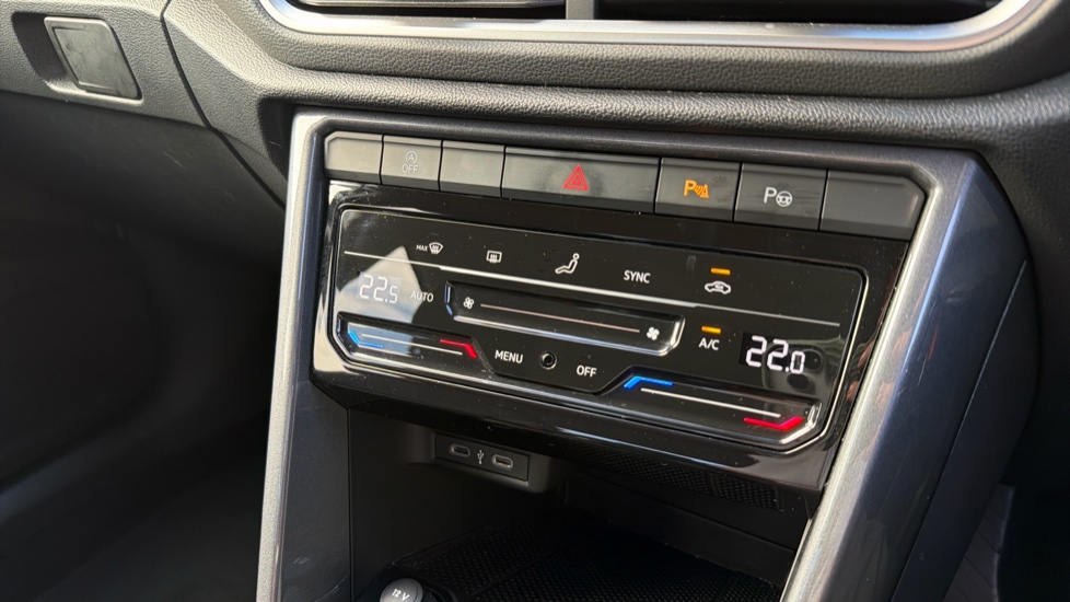 Volkswagen T-Roc 1.5 TSI Style 5dr Petrol Hatchback - Image 45