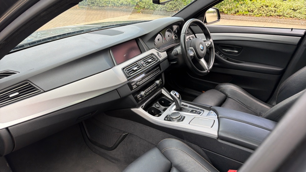 BMW 5 Series 530d M Sport 4dr Step Auto Diesel Saloon - Image 9