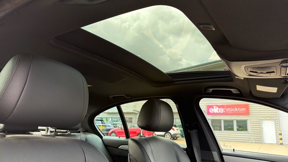 BMW 5 Series 530d M Sport 4dr Step Auto Diesel Saloon - Image 25