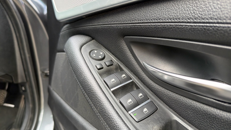BMW 5 Series 530d M Sport 4dr Step Auto Diesel Saloon - Image 35