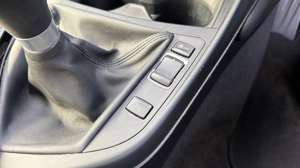 BMW 2 Series 220i M Sport 2dr [Nav] Petrol Coupe - Image 40