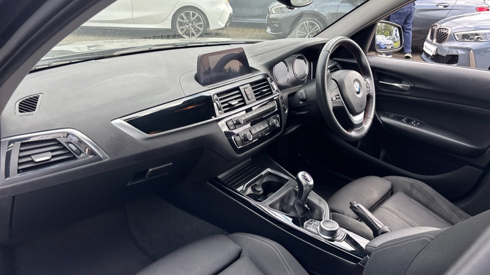 BMW 1 Series 118i [1.5] Sport 5dr [Nav/Servotronic] Petrol Hatchback - Image 9
