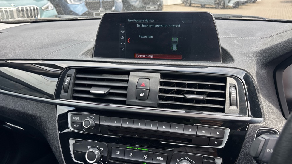 BMW 1 Series 118i [1.5] Sport 5dr [Nav/Servotronic] Petrol Hatchback - Image 39
