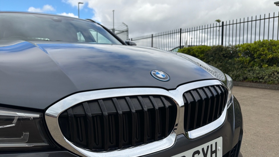 BMW 3 Series 330e xDrive M Sport 5dr Step Auto Estate - Image 25