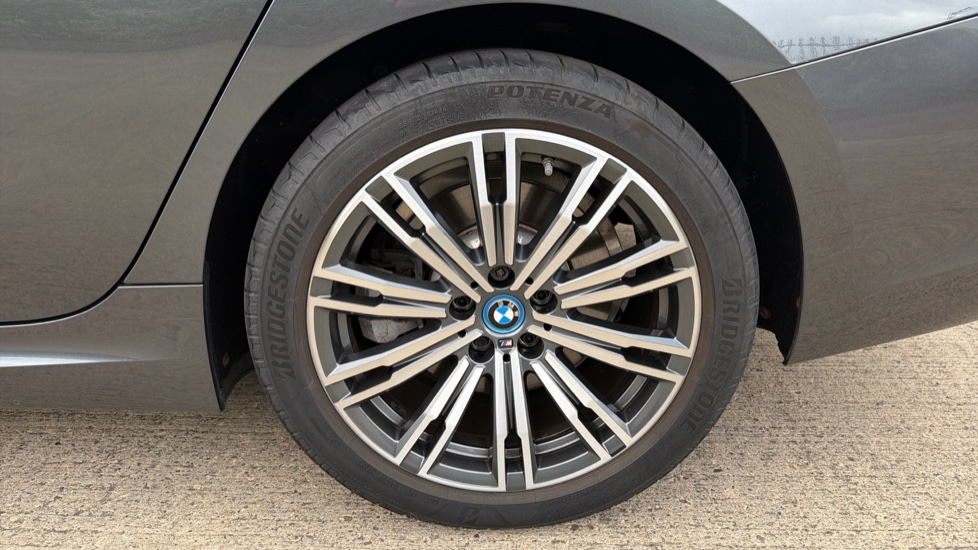 BMW 3 Series 330e xDrive M Sport 5dr Step Auto Estate - Image 29