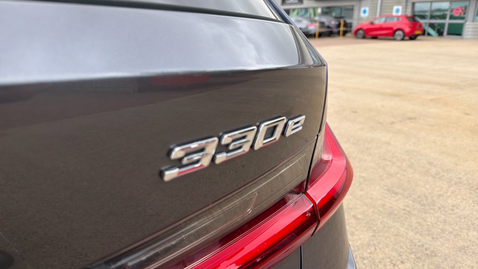 BMW 3 Series 330e xDrive M Sport 5dr Step Auto Estate - Image 31