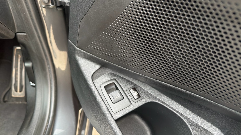 BMW 3 Series 330e xDrive M Sport 5dr Step Auto Estate - Image 36