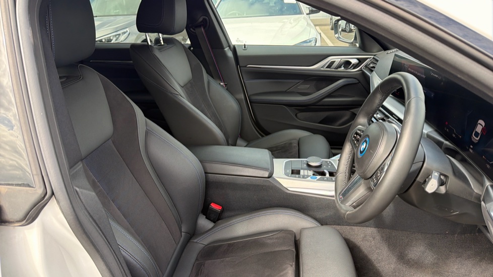 BMW i4 250kW eDrive40 M Sport 83.9kWh 5dr Auto Electric Hatchback - Image 11