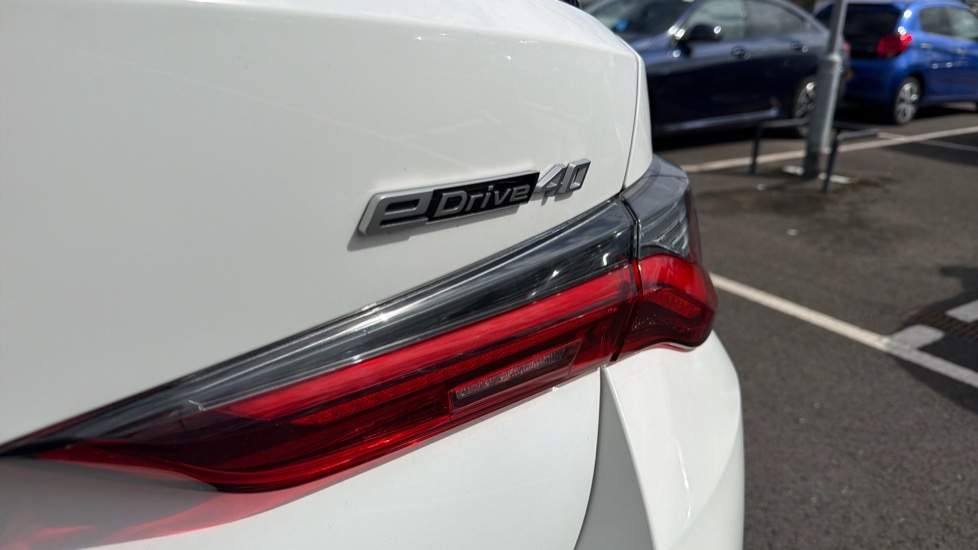 BMW i4 250kW eDrive40 M Sport 83.9kWh 5dr Auto Electric Hatchback - Image 33