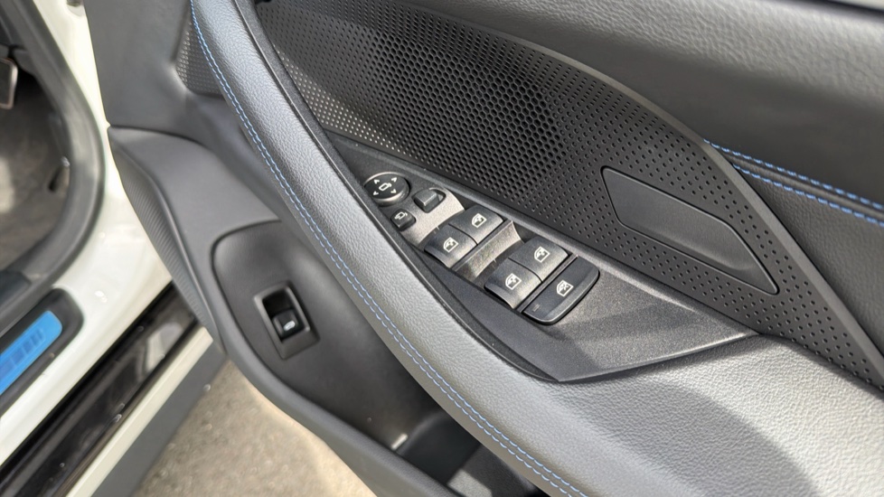 BMW i4 250kW eDrive40 M Sport 83.9kWh 5dr Auto Electric Hatchback - Image 36