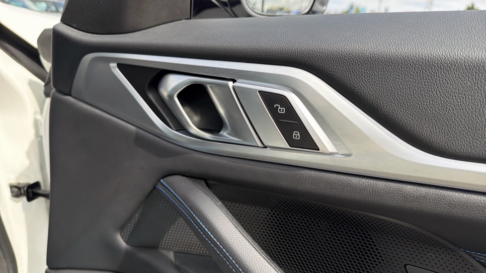 BMW i4 250kW eDrive40 M Sport 83.9kWh 5dr Auto Electric Hatchback - Image 37
