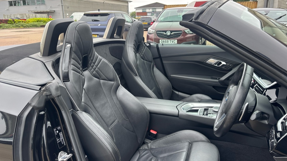 BMW Z4 sDrive M40i 2dr Auto Petrol Roadster - Image 11