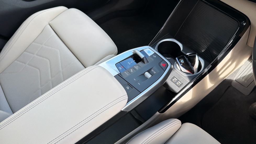 BMW iX2 230kW xDrive30 M Sport 65kWh 5dr Auto [Tech+] Electric Hatchback - Image 10