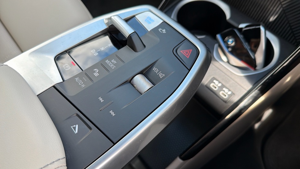 BMW iX2 230kW xDrive30 M Sport 65kWh 5dr Auto [Tech+] Electric Hatchback - Image 19