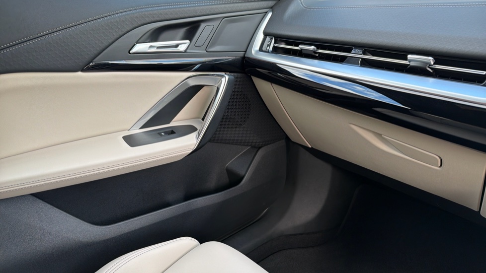 BMW iX2 230kW xDrive30 M Sport 65kWh 5dr Auto [Tech+] Electric Hatchback - Image 50
