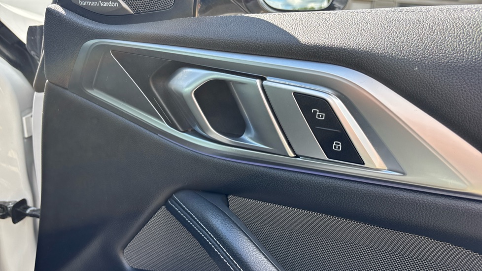 BMW 4 Series M440d xDrive MHT 2dr Step Auto Diesel Coupe - Image 36