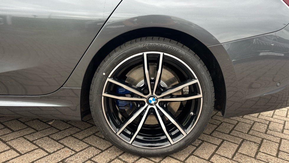 BMW 3 Series 330e xDrive M Sport 4dr Step Auto Saloon - Image 29
