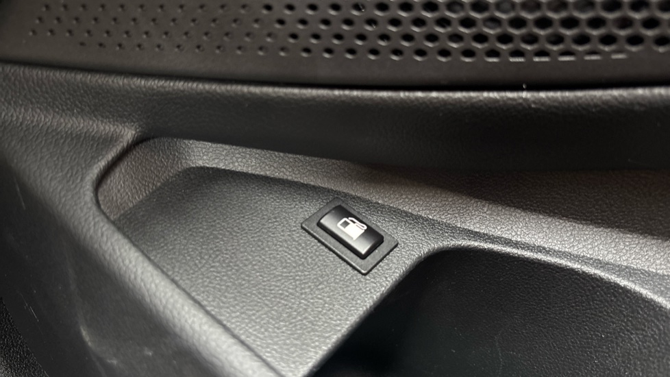 BMW 3 Series 330e xDrive M Sport 4dr Step Auto Saloon - Image 38