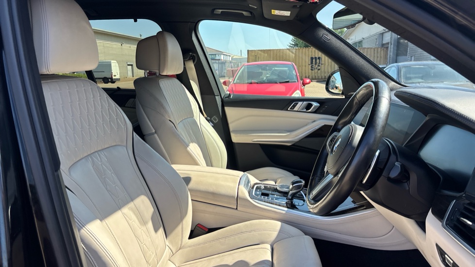 BMW X5 xDrive30d M Sport 5dr Auto Diesel Estate - Image 11
