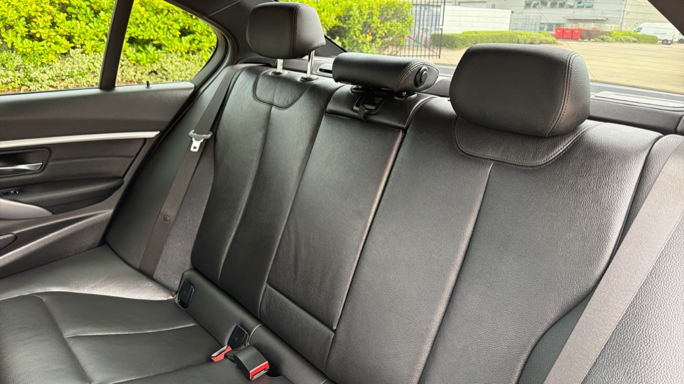 BMW 3 Series 320d M Sport Shadow Edition 4dr Step Auto Diesel Saloon - Image 12