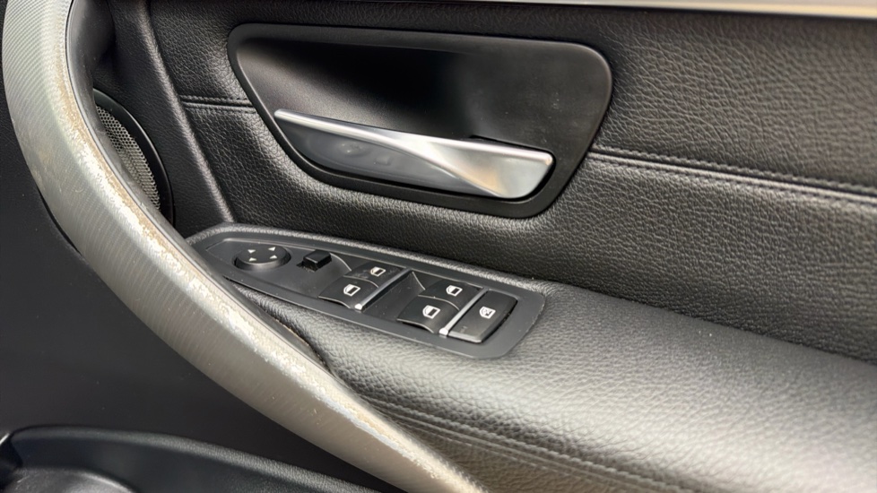 BMW 3 Series 320d M Sport Shadow Edition 4dr Step Auto Diesel Saloon - Image 34