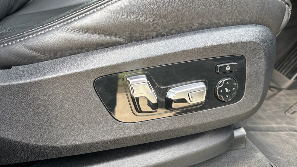 BMW X7 xDrive M60i 5dr Step Auto Petrol Estate - Image 35