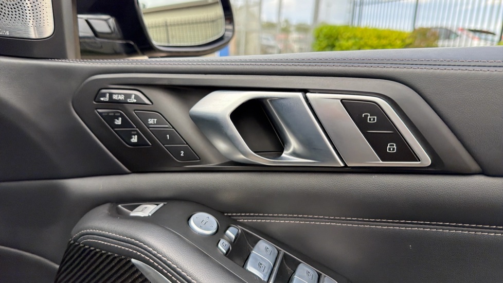 BMW X7 xDrive M60i 5dr Step Auto Petrol Estate - Image 37