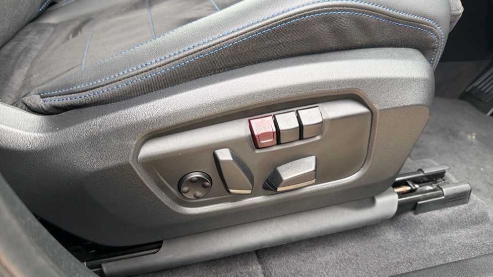 BMW 2 Series 225e xDrive M Sport 5dr DCT Hatchback - Image 36