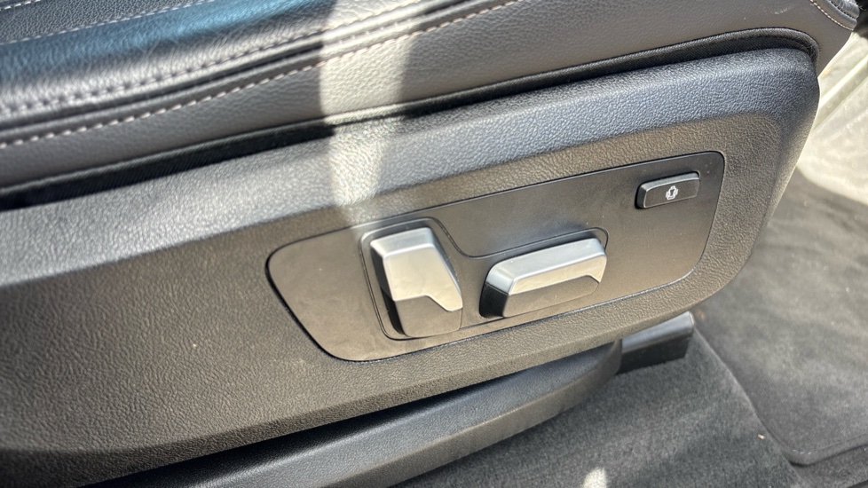 BMW X5 xDrive M50i 5dr Auto Petrol Estate - Image 35