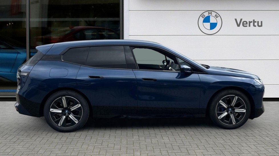 BMW iX 240kW xDrive40 M Sport 76.6kWh 5dr Auto Electric Estate - Image 3