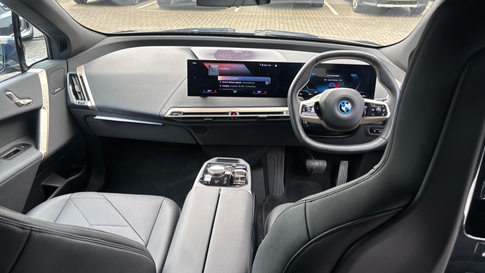 BMW iX 240kW xDrive40 M Sport 76.6kWh 5dr Auto Electric Estate - Image 4