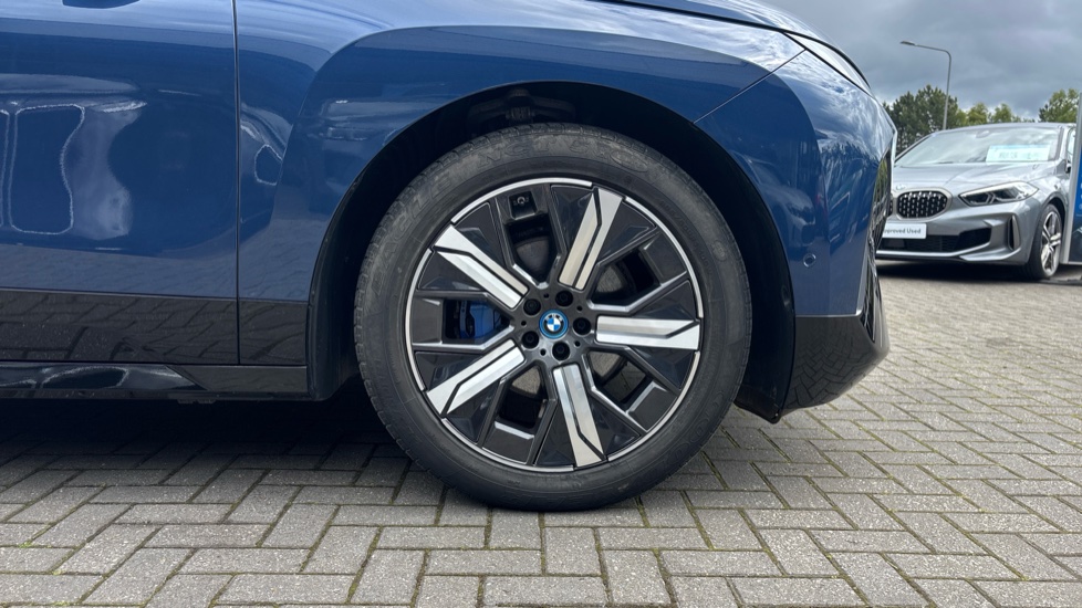BMW iX 240kW xDrive40 M Sport 76.6kWh 5dr Auto Electric Estate - Image 14