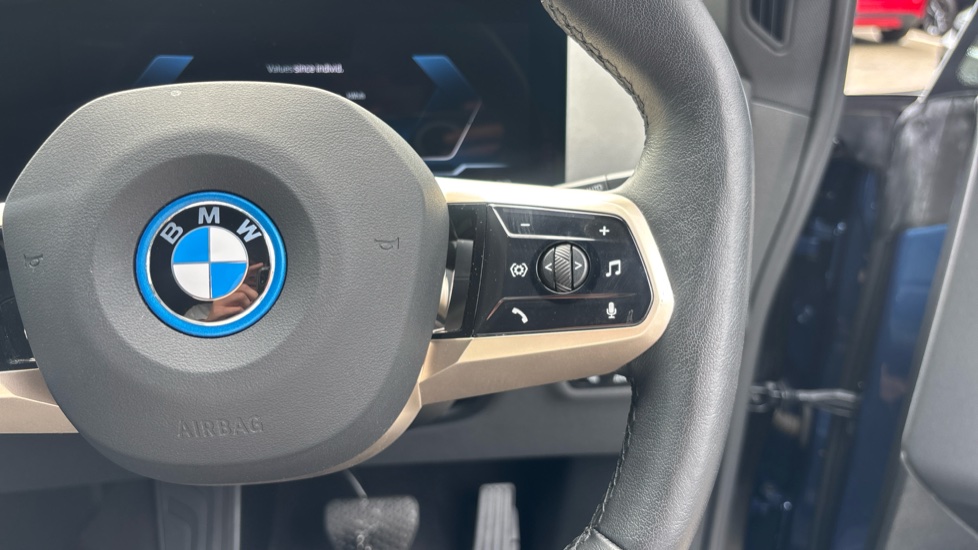 BMW iX 240kW xDrive40 M Sport 76.6kWh 5dr Auto Electric Estate - Image 18